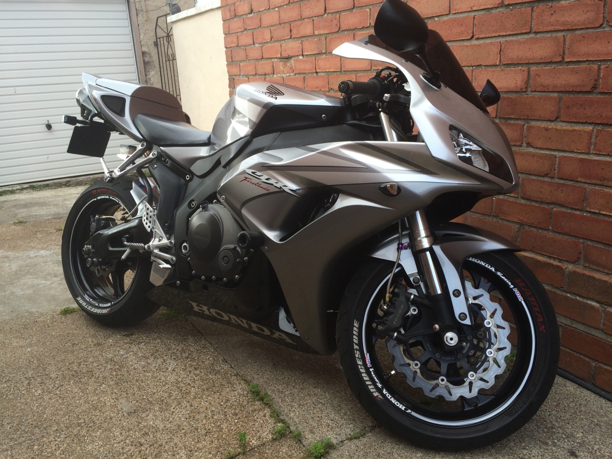 Honda CBR 1000RR   